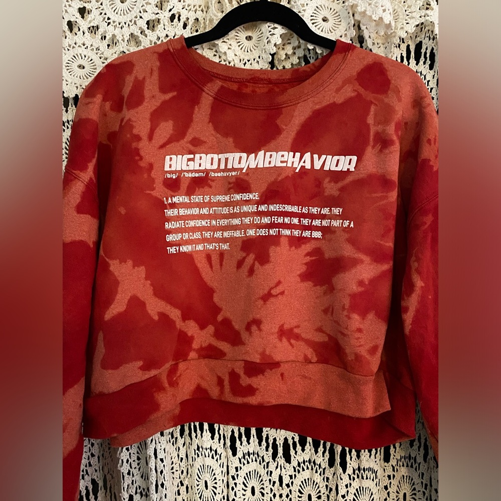 Big bottom behavior custom made sweat set in red tie dye. Size XL